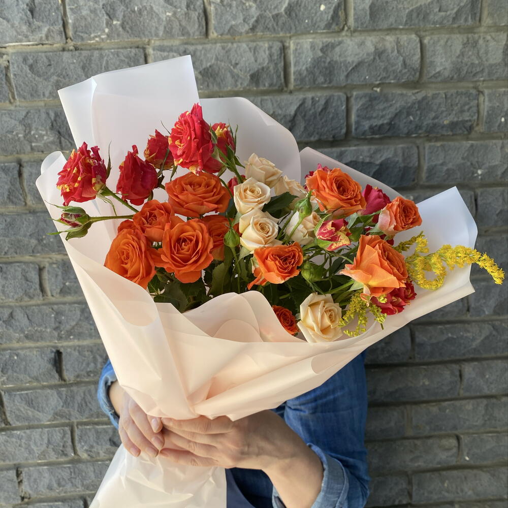 Моно букет из кустовых роз ️️🥰