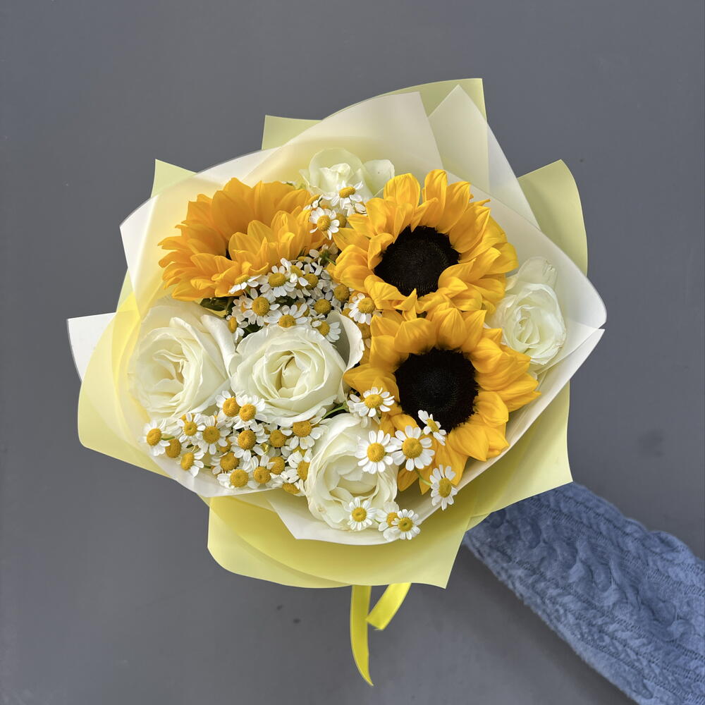 Подсолнухи с розами 💛