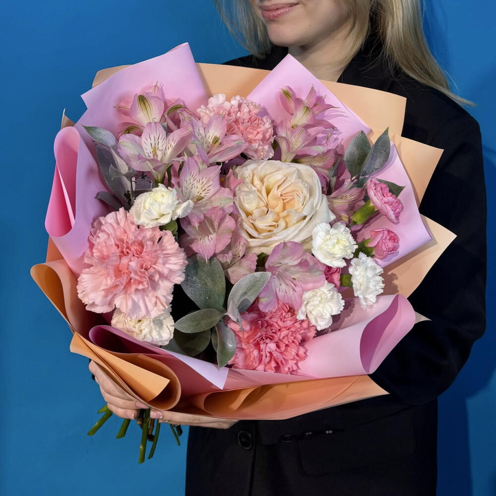 Букет из пионовидной розы и альстромерии. Авторский букет 3050. leoraflowers