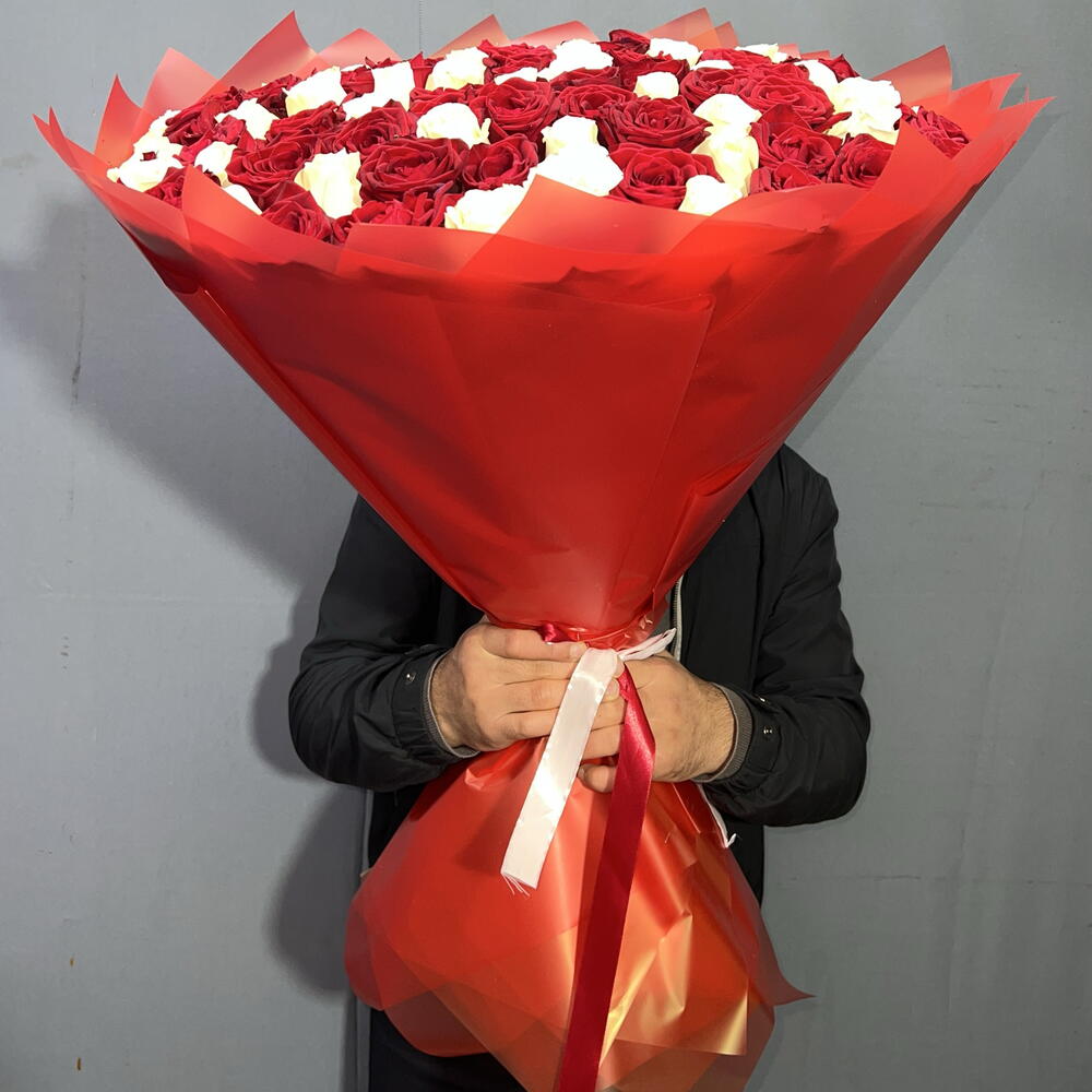 🌹ШИКАРНЫЙ БУКЕТ ИЗ 101 РОЗЫ МИКС: АЛЫЕ ПАРУСА В ОКЕАНЕ ЧИСТОТЫ🌹