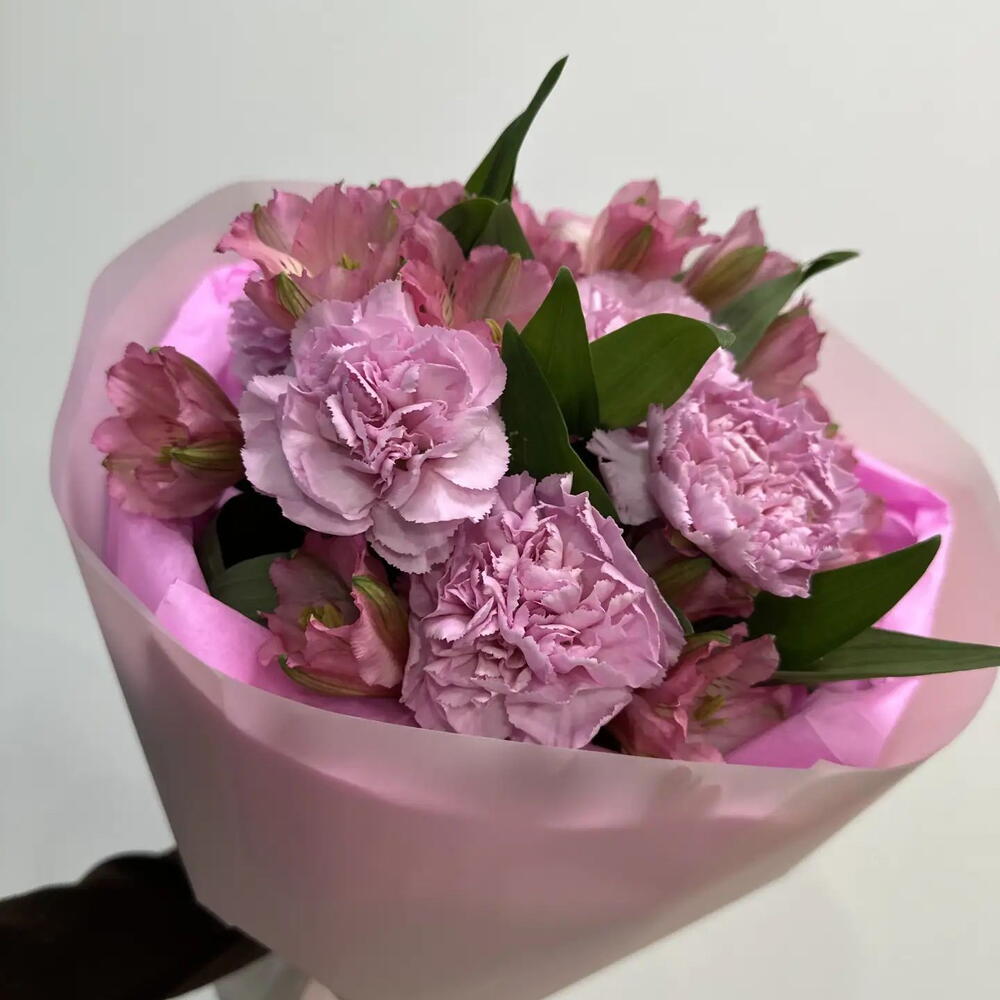 Альстромерии и диантусы💗