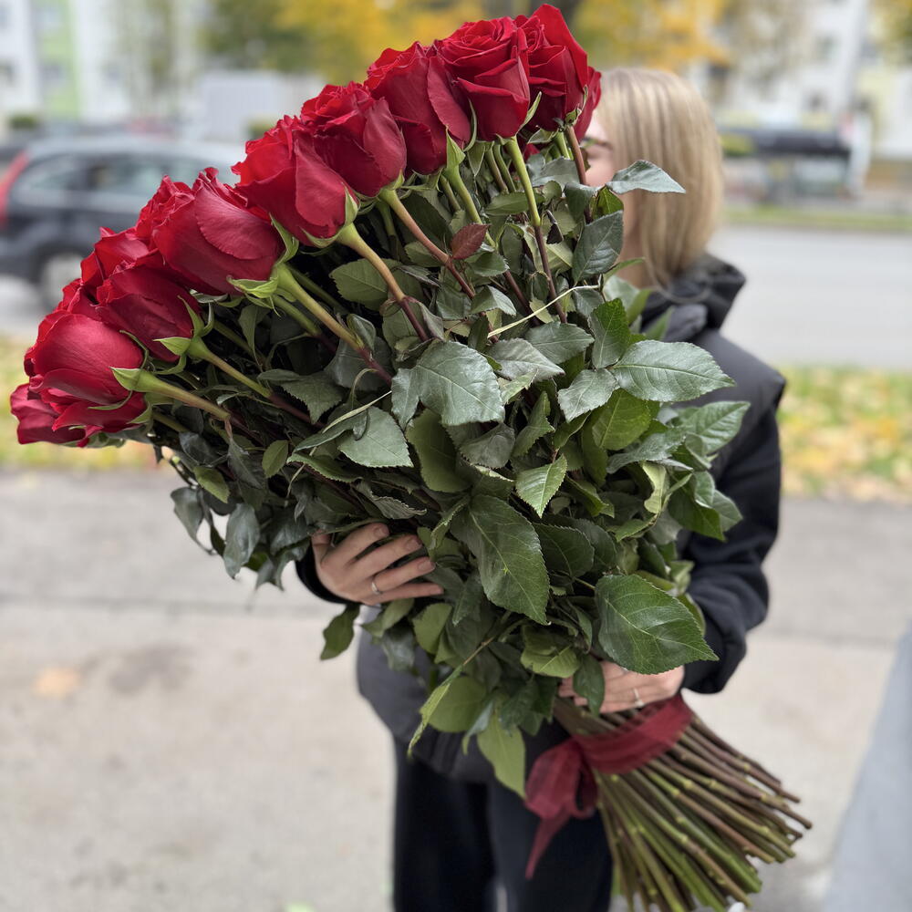 Шикарный букет из 101 метровой розы (Эквадор)