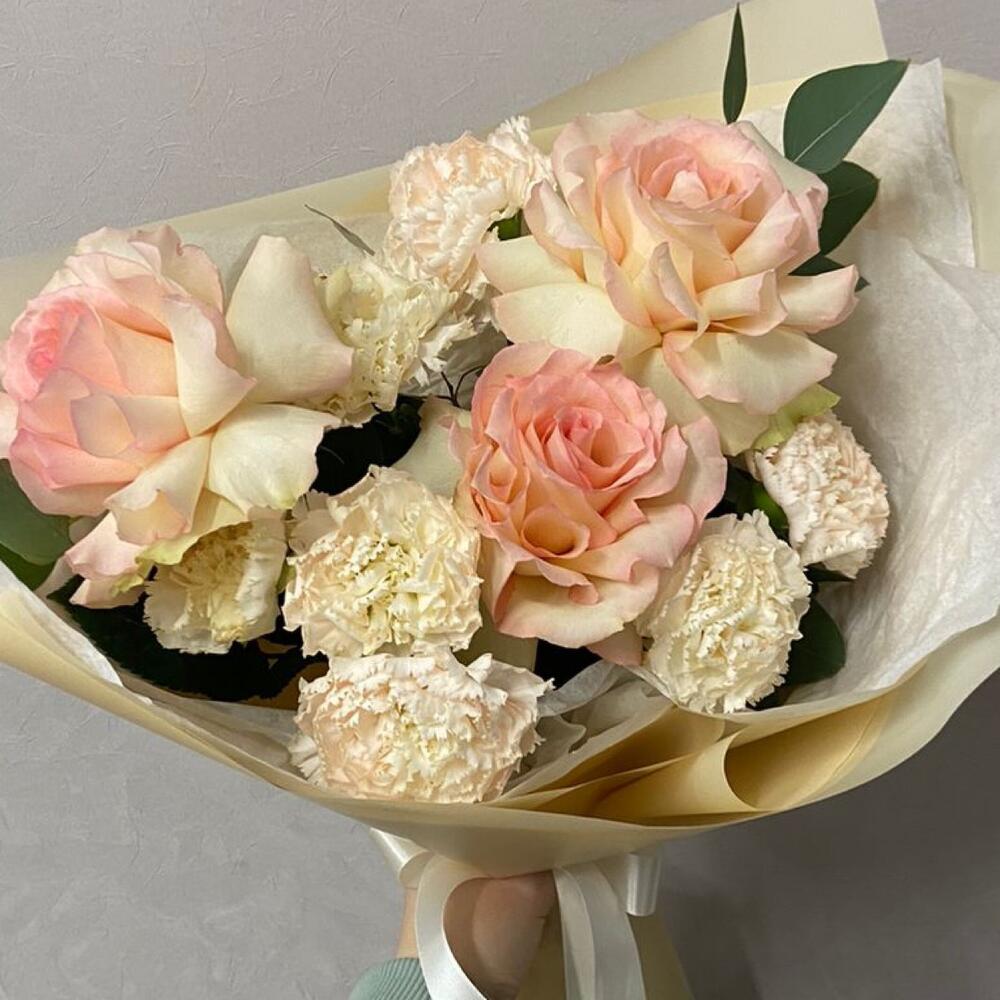 Букет из французских роз и диантусов💞