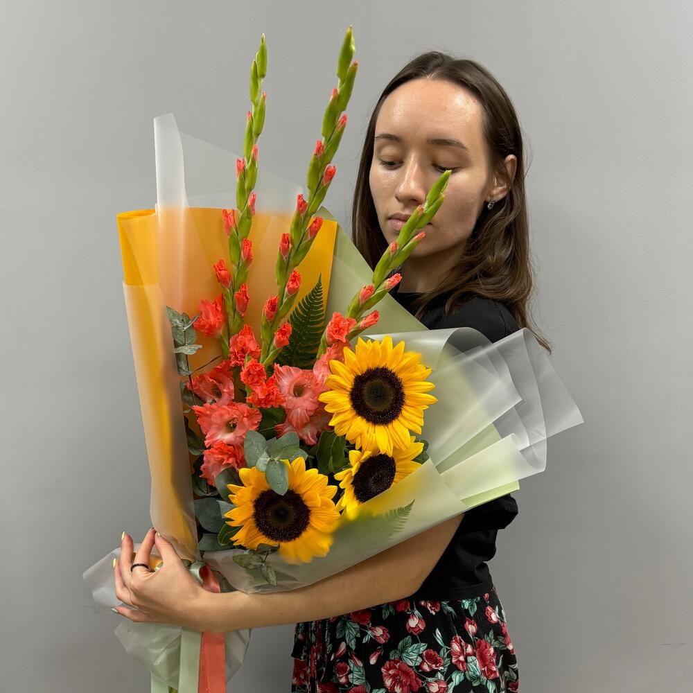 Букет подсолнух и гладиолус💛