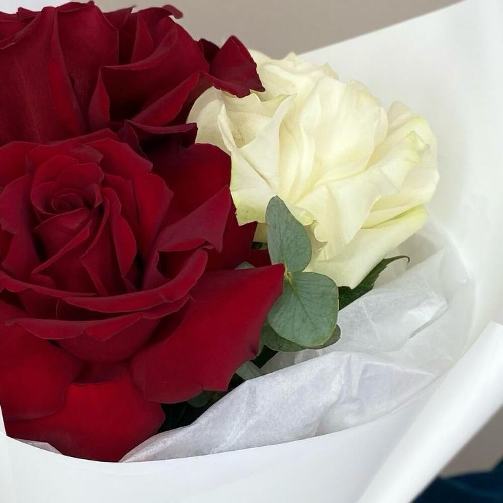 Комплимент Букет из 3 французских роз🌹