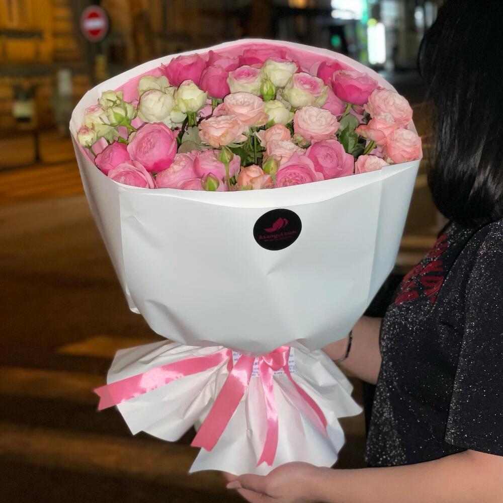 Peony-shaped bush roses 9 pieces