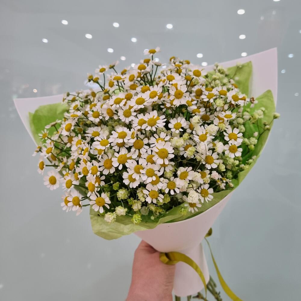 Букет для мамы "Ромашковая поляна" из танацетума