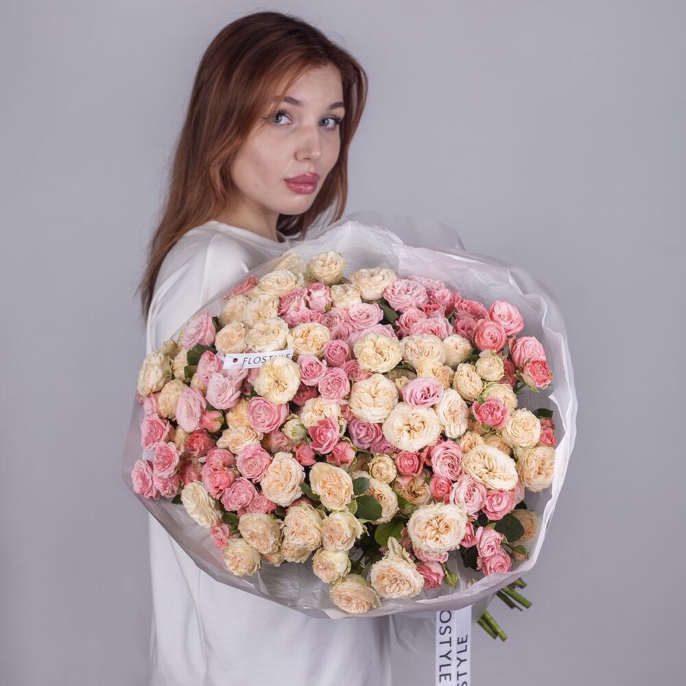 Большой букет кустовых роз и пионовидных кустовых роз Rouge