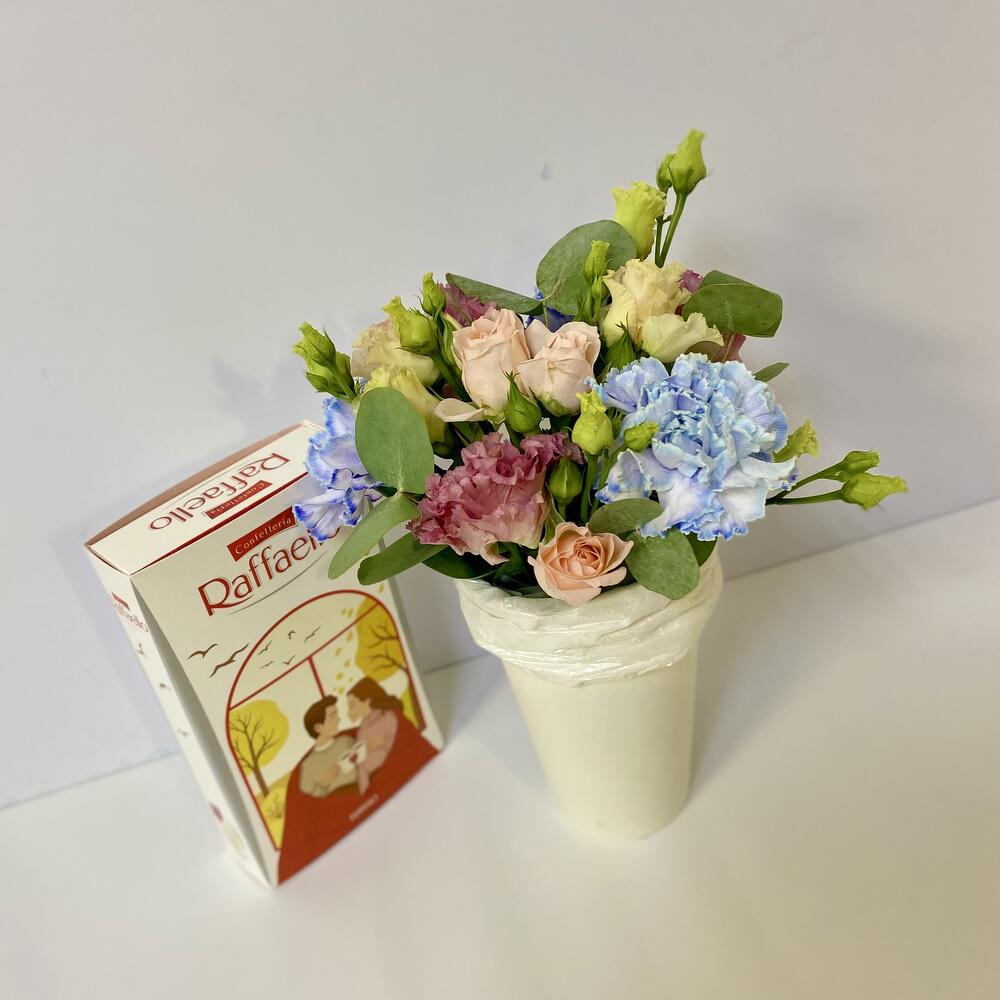 Композиция в стаканчике с диантусом ( N 202 )