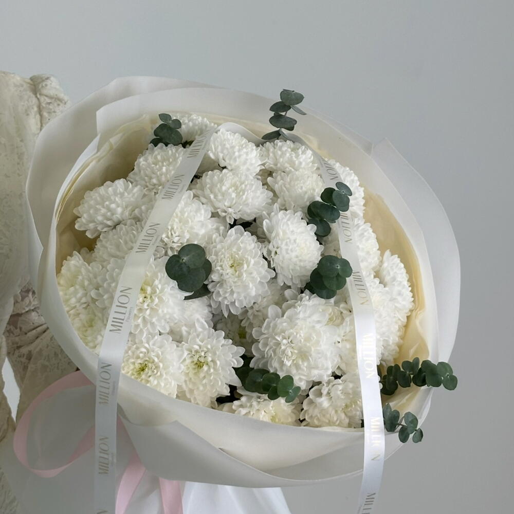 Bouquet of fresh chrysanthemums