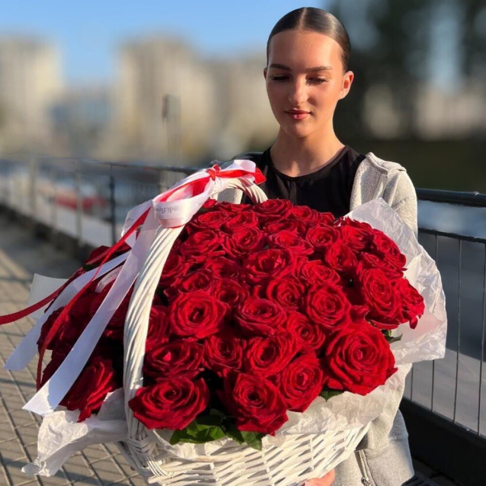 Корзина с цветами 51 роза