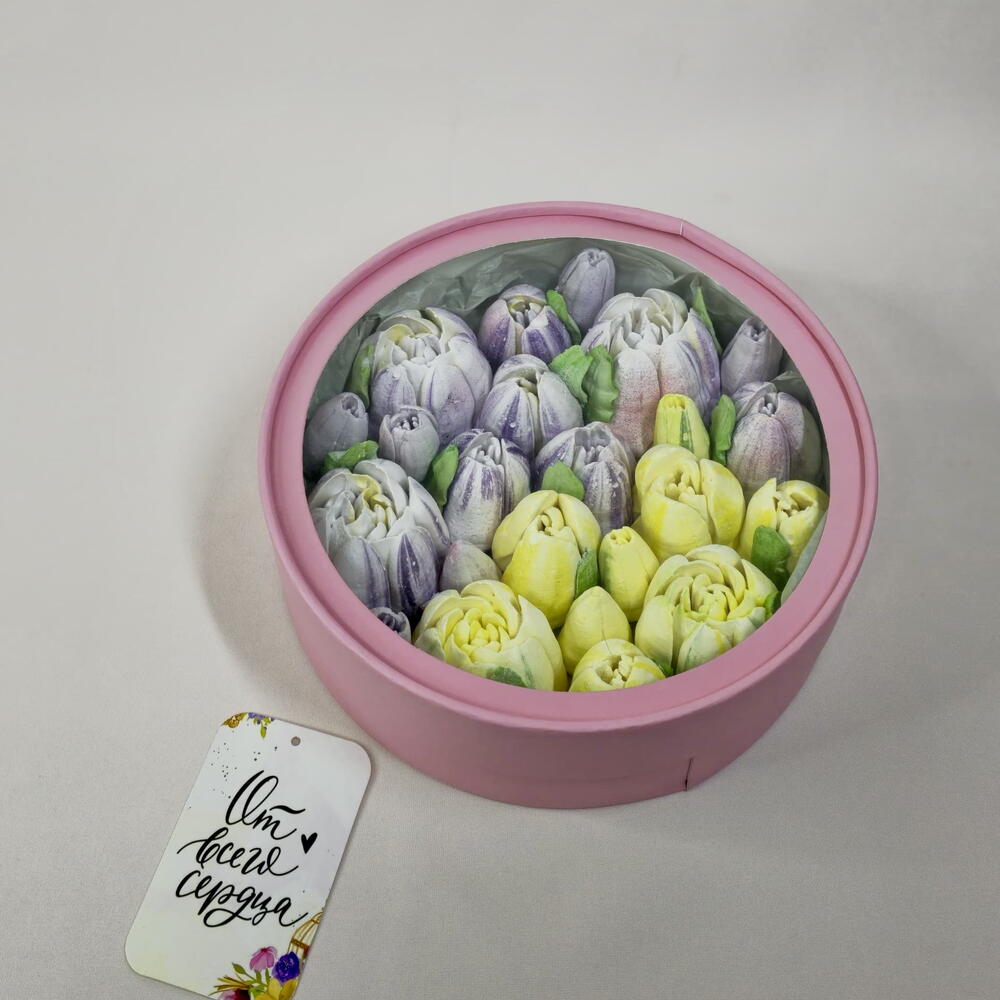 Marshmallow bouquet in a hat box
