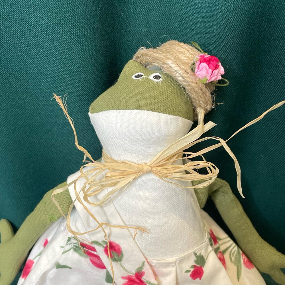 Игрушка мягкая ручной работы Лягушка в платье