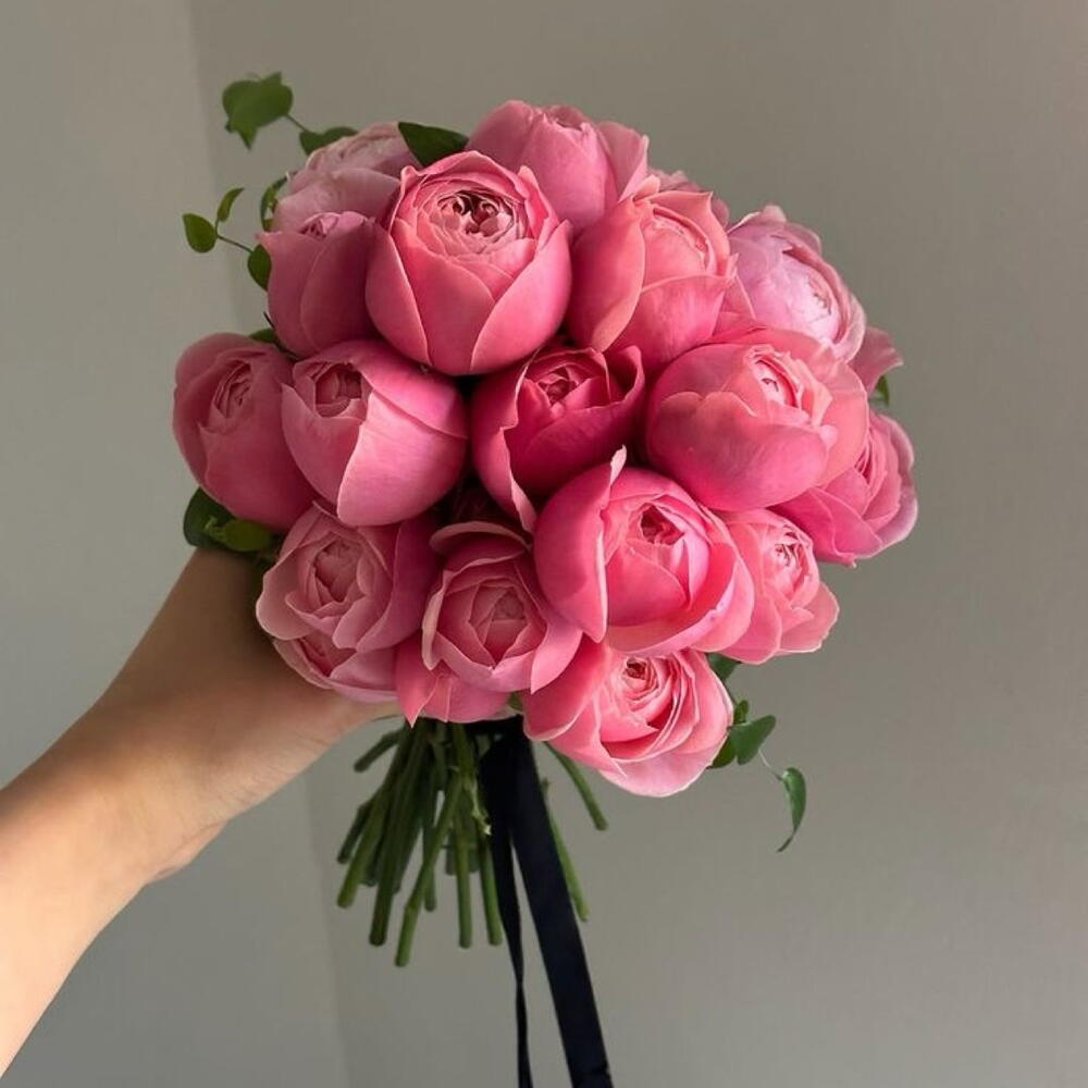 Букет невесты из пионовижной розы сорта Silva Pink
