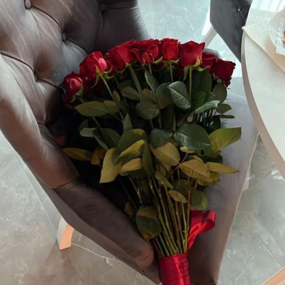 Моно букет из 25 высоких роз🌹
