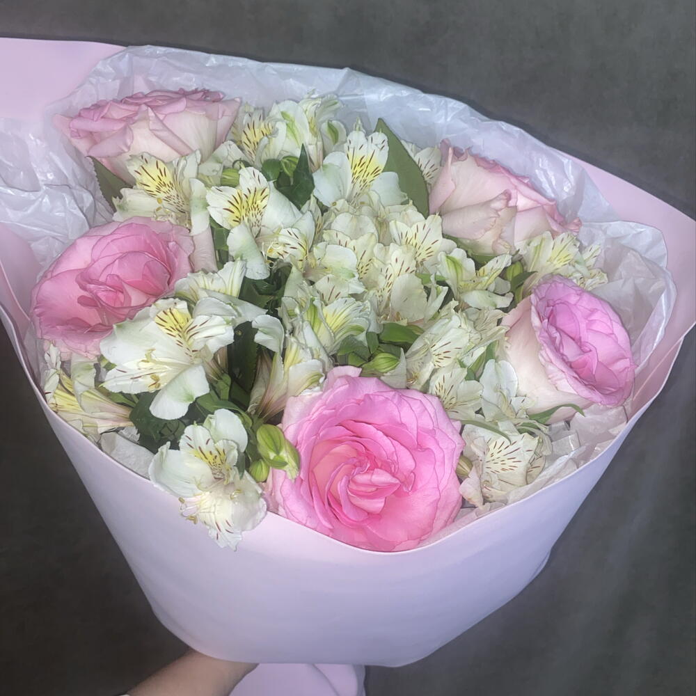 Альстромерия белая с розой