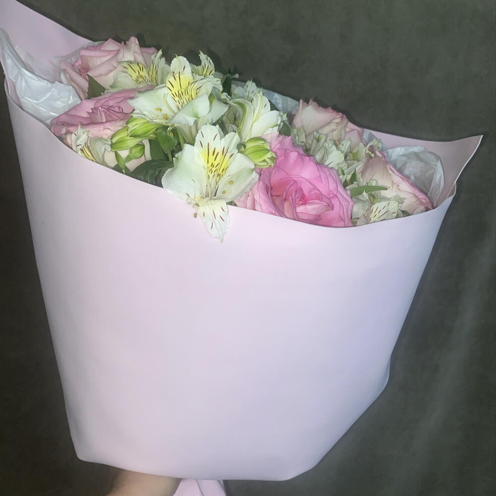 Альстромерия белая с розой