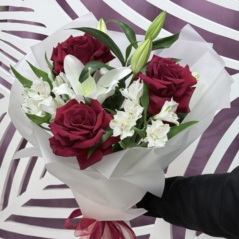 Букет🌺«Росинка» из лилии,французская роза и альстромерии