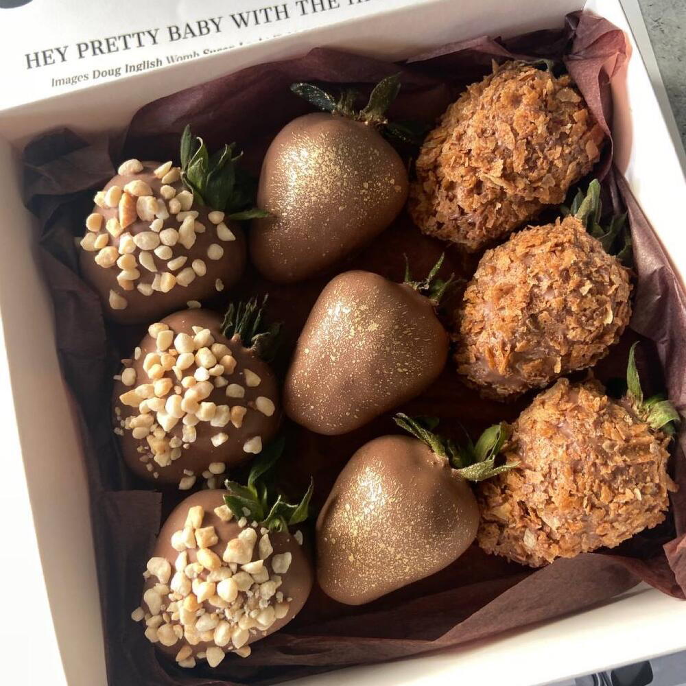 Chocolate-covered strawberries, set of 9 berries