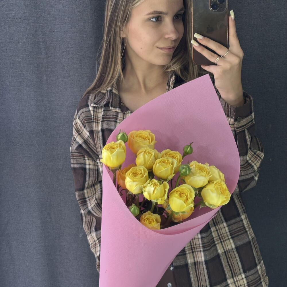 Конвертик мини с желтой кустовой розой яркое солнышко 💛💛💛