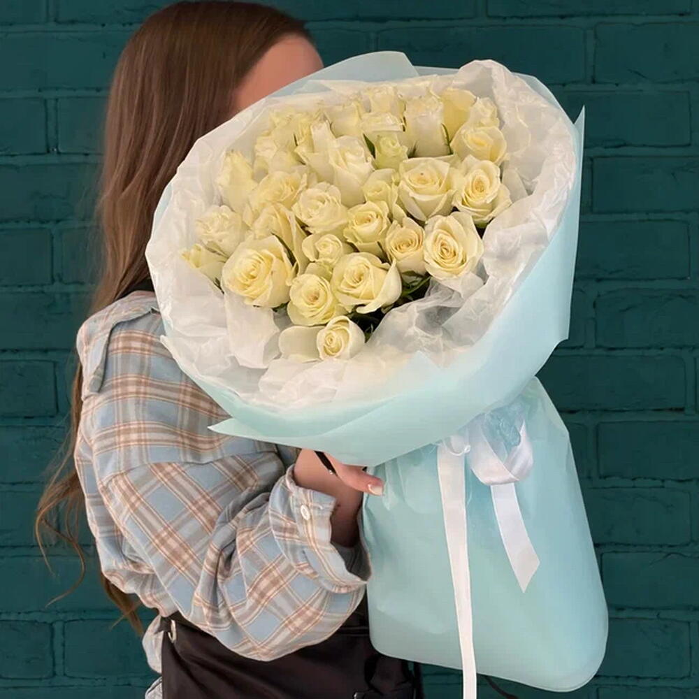 Букет из 35 белых  роз