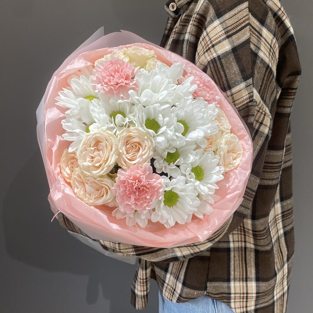 Милый букет из хризантемы,диантусов и кустовой розы 🌸🌸🌸