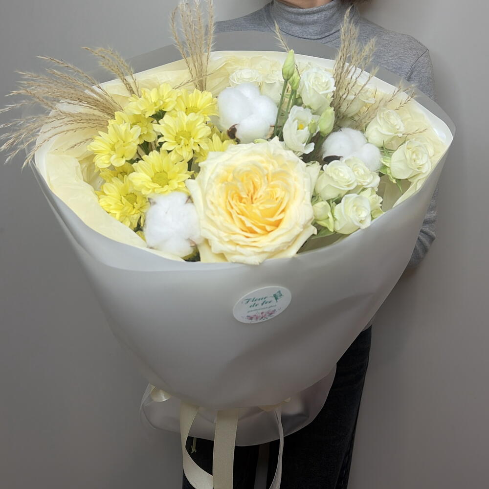 Букет комплимент из роз, хризантемы, сухоцветов