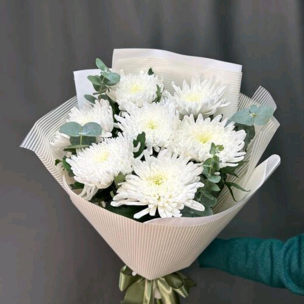 Букет из белых хризантем