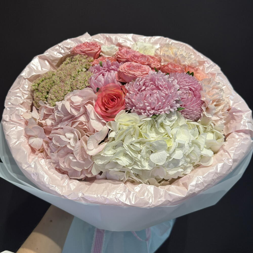 Букет кустовая роза, эустома, роза Джумилия, астра, гортензия
