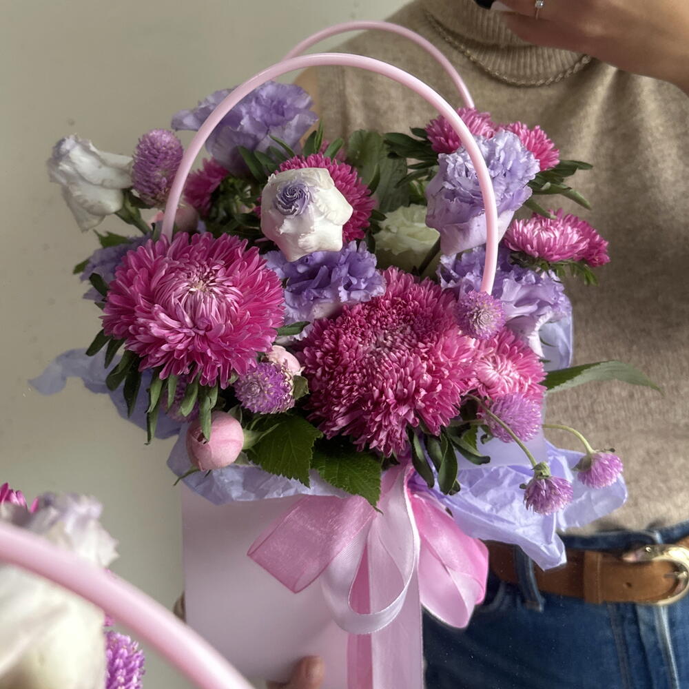 Сумочка с астрами и эустомой 💗💜