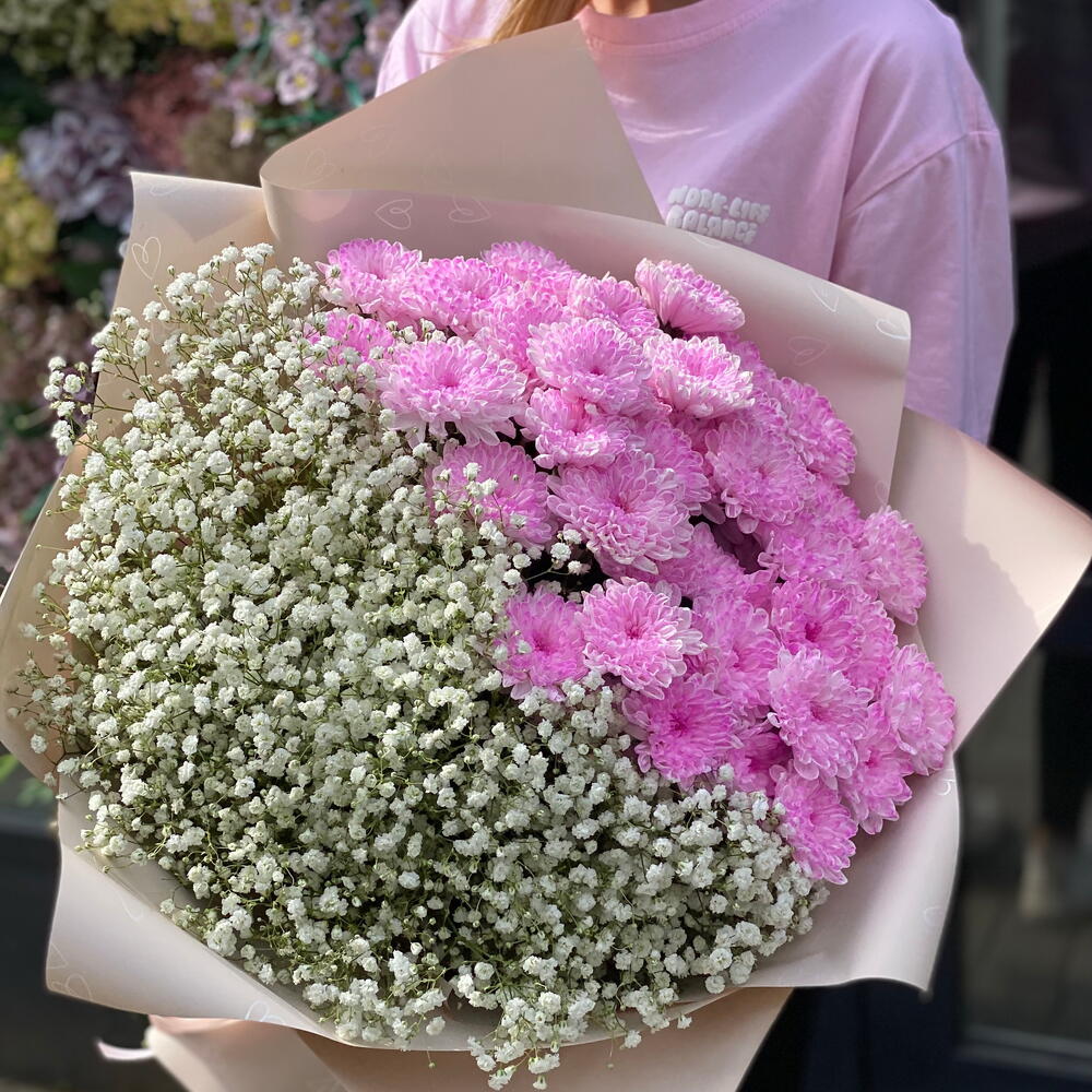 Букет из хризантем и гипсофил🥰