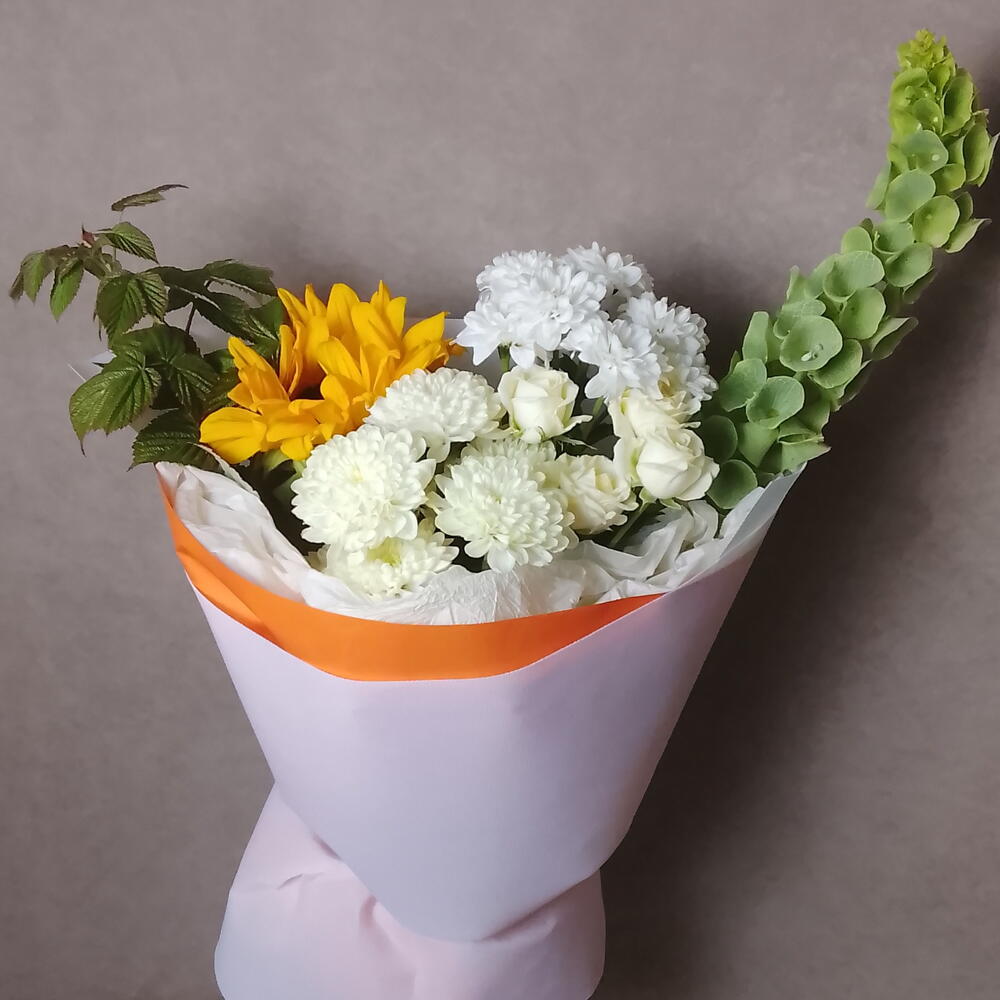 Подсолнух, малюцелла,хризантема кустовая,роза кустовая