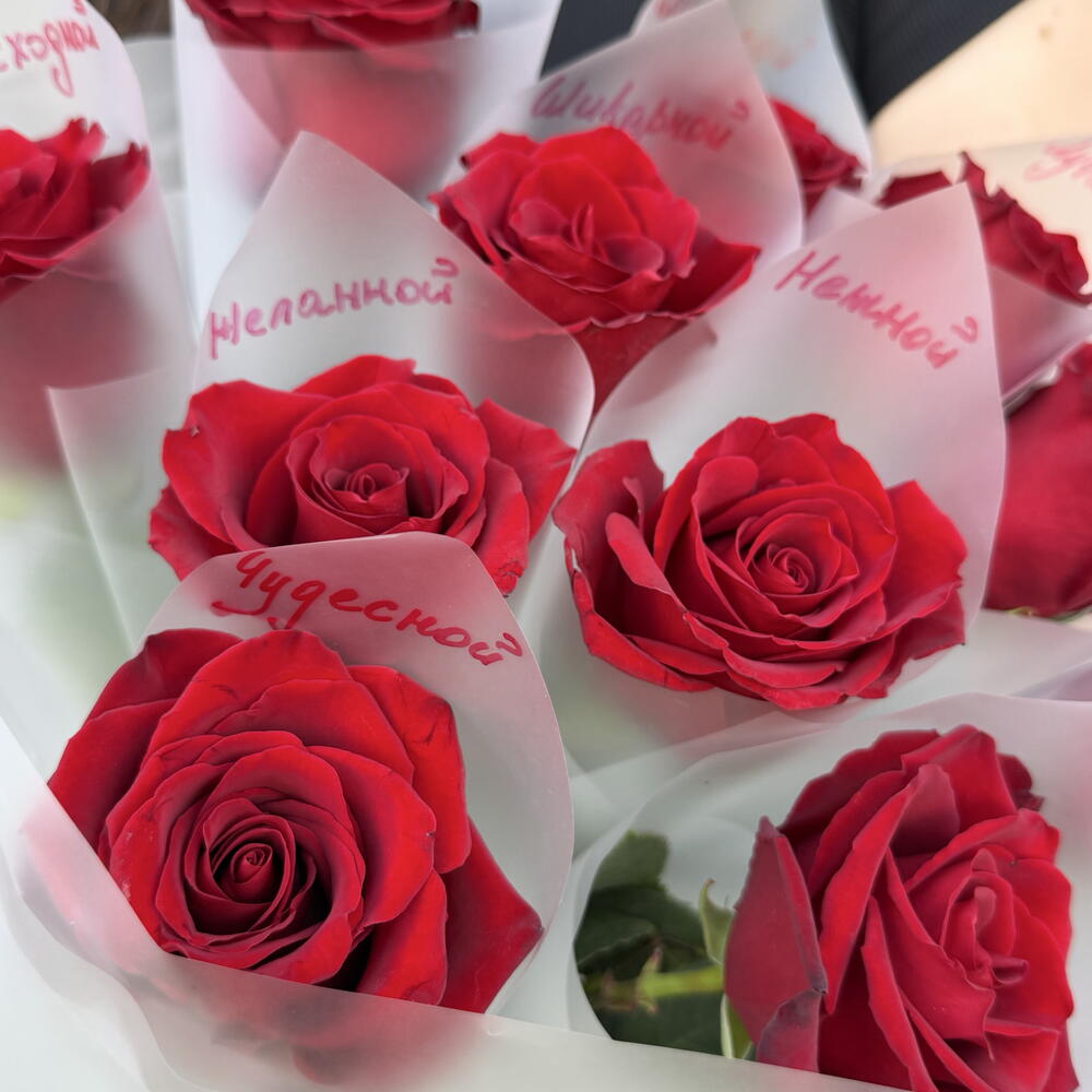 Букет красных роз с комплементами ️🌹