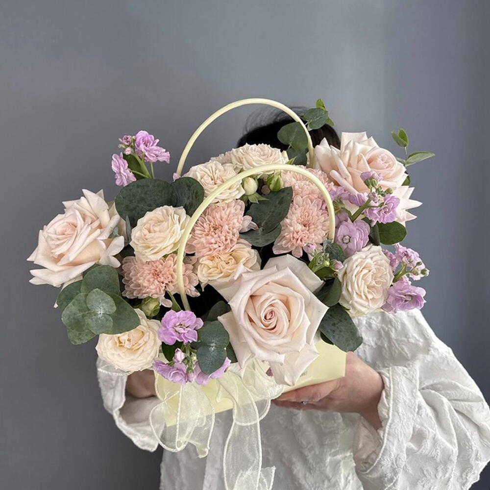 Композиция нежная 🌸 кремовая французская Роза 🥐 ароматная маттиола 💜 + открытка