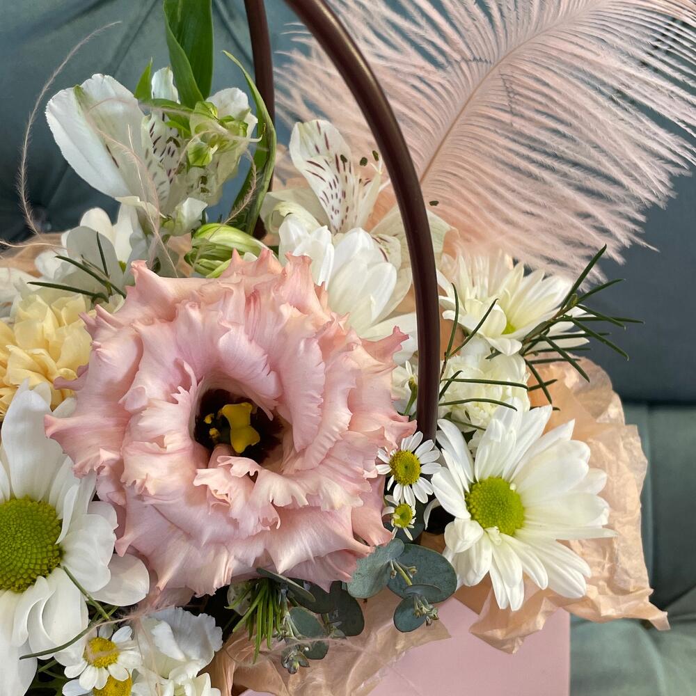 Элегантная сумочка с эустомой🌸