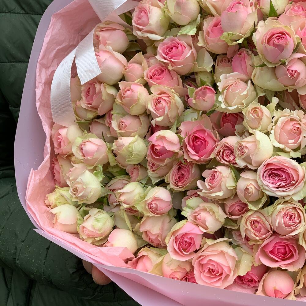 Кустовые розы 19 шт