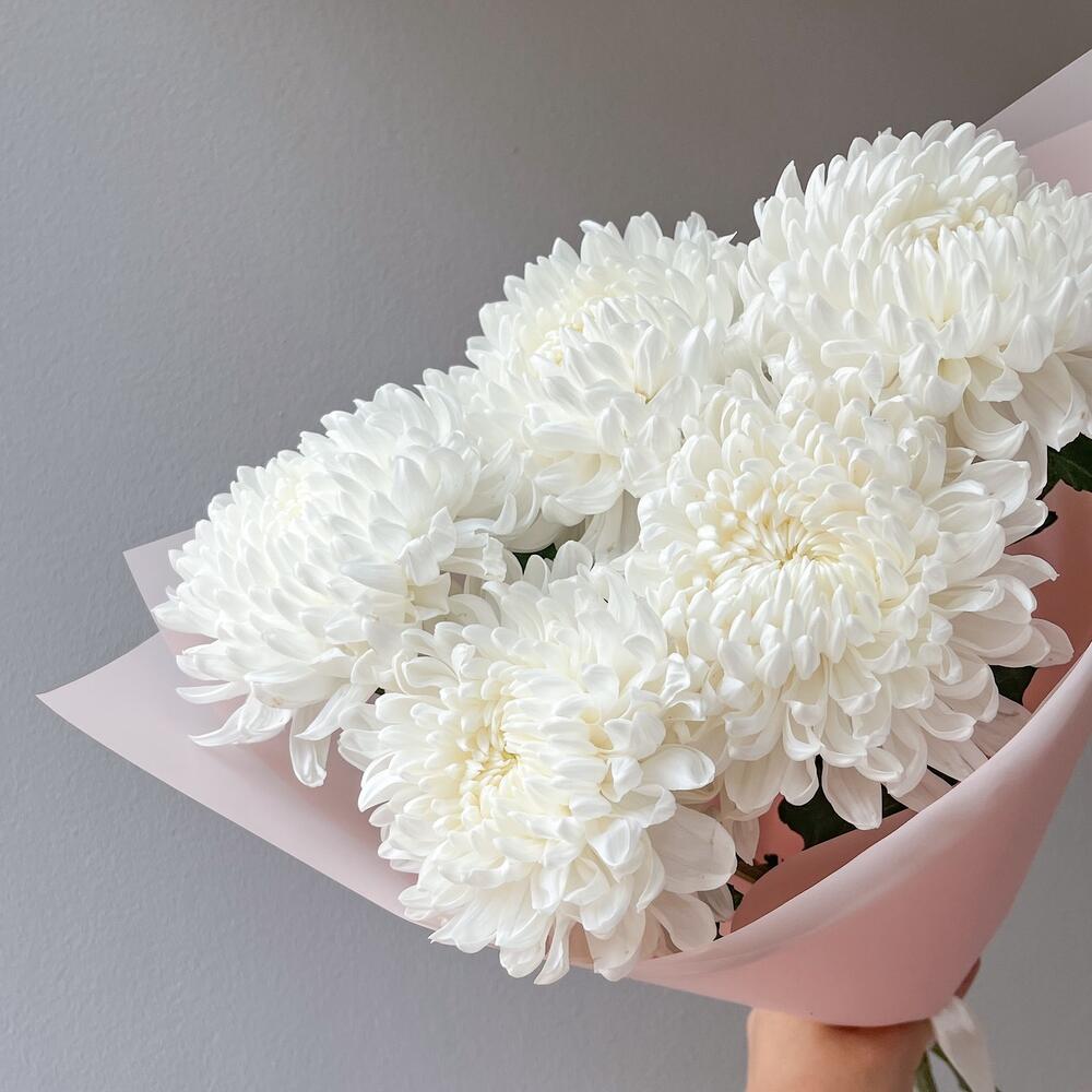 Нежный букет из хризантем