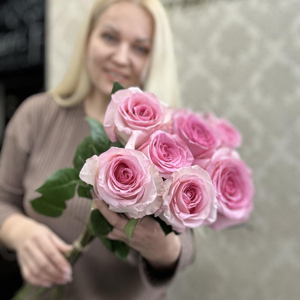 Розы розовые 7 шт