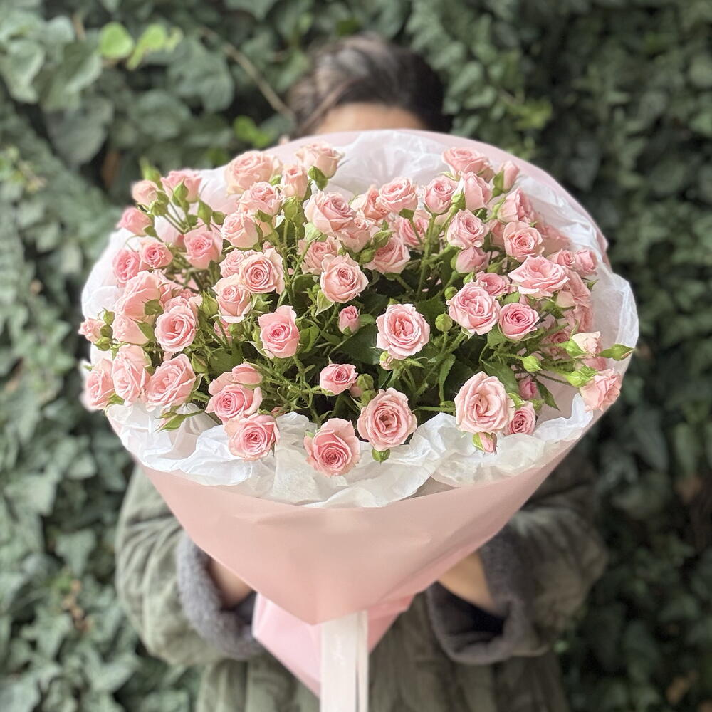 Букет кустовой розы нежно розового цвета