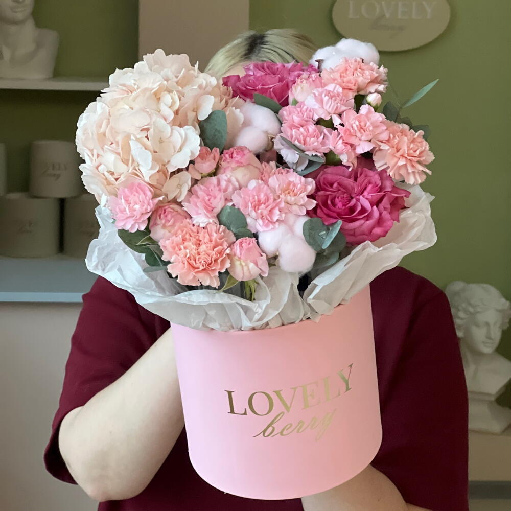 Пион.розы с гвоздиками в коробке