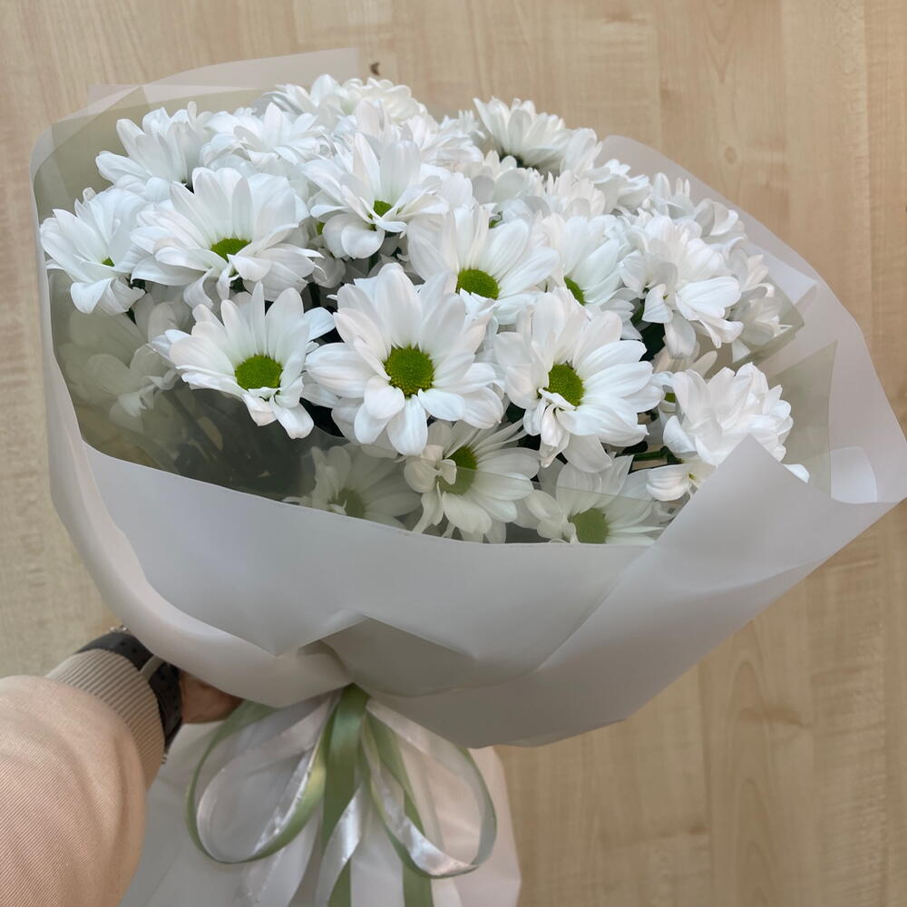 Букет из семи белых ромашковых хризантем