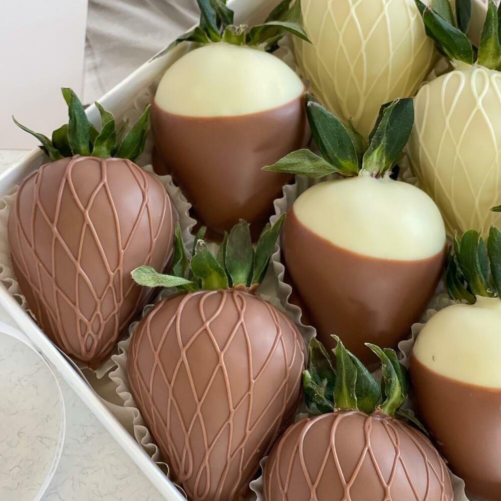 Chocolate covered strawberries "Elegance" 9 pcs