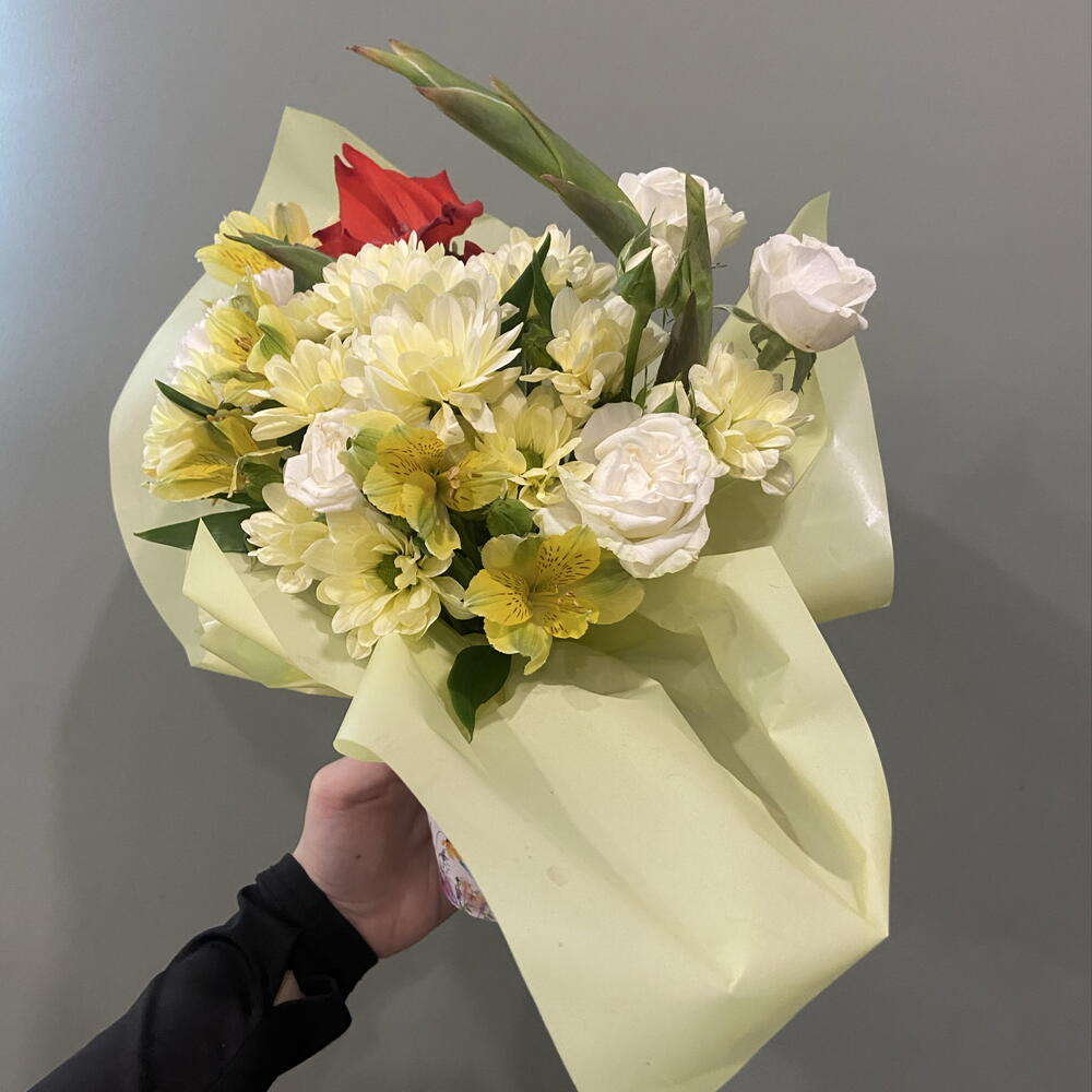 Стаканчик с хризантемой и гладиолусом