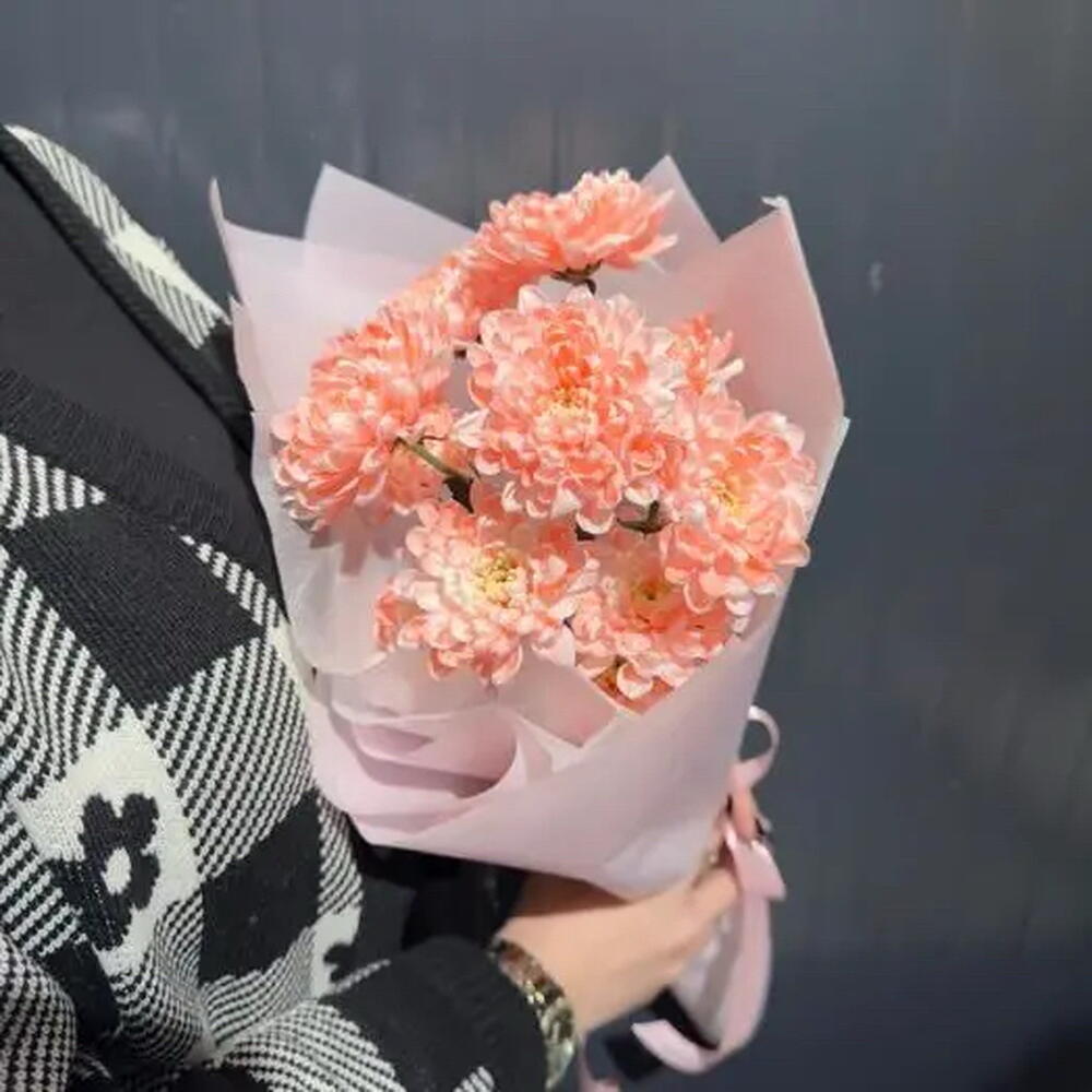Букет-комплимент из розовой хризантемы