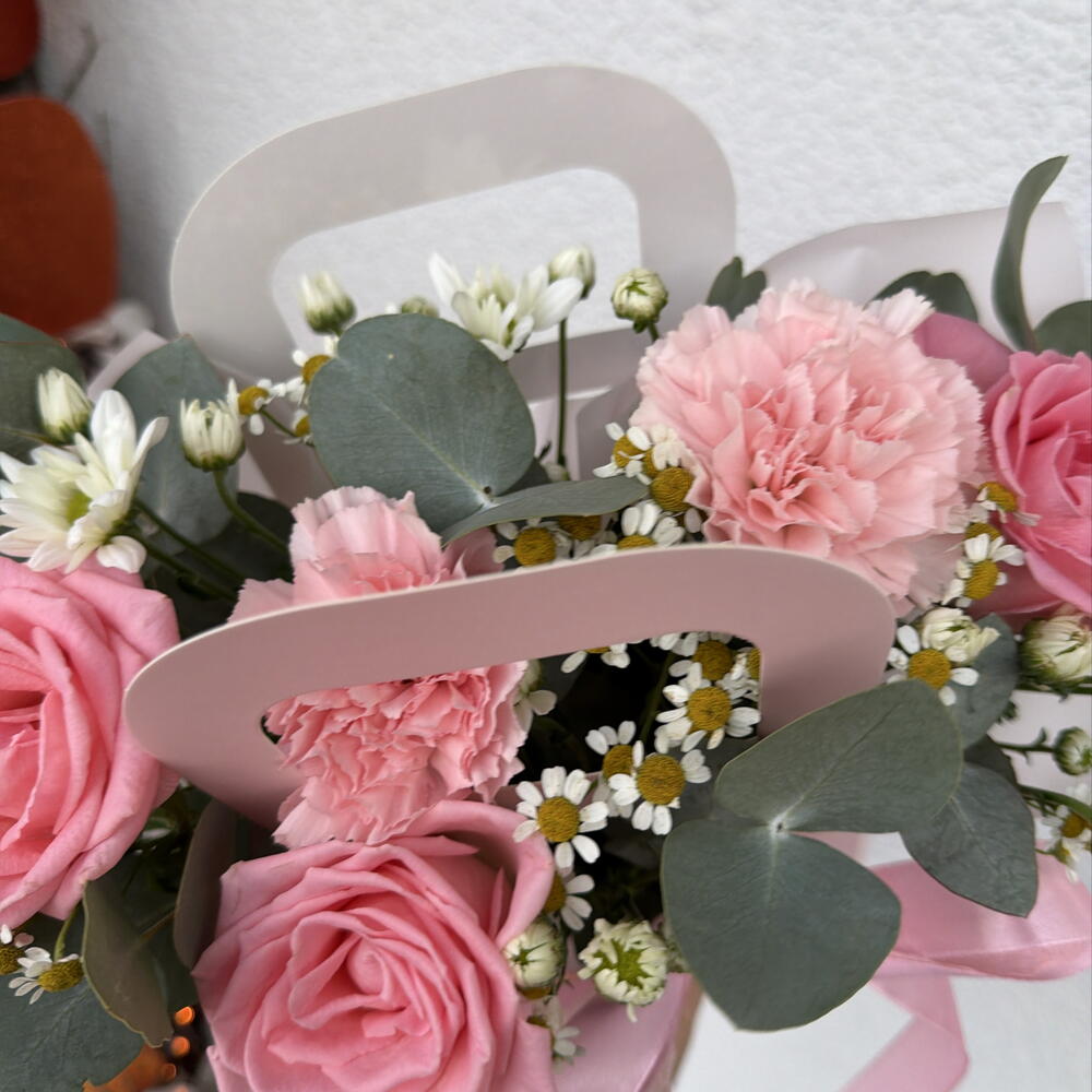 Розовая композиция Bloom room, роза, диантус, ромашка🌸