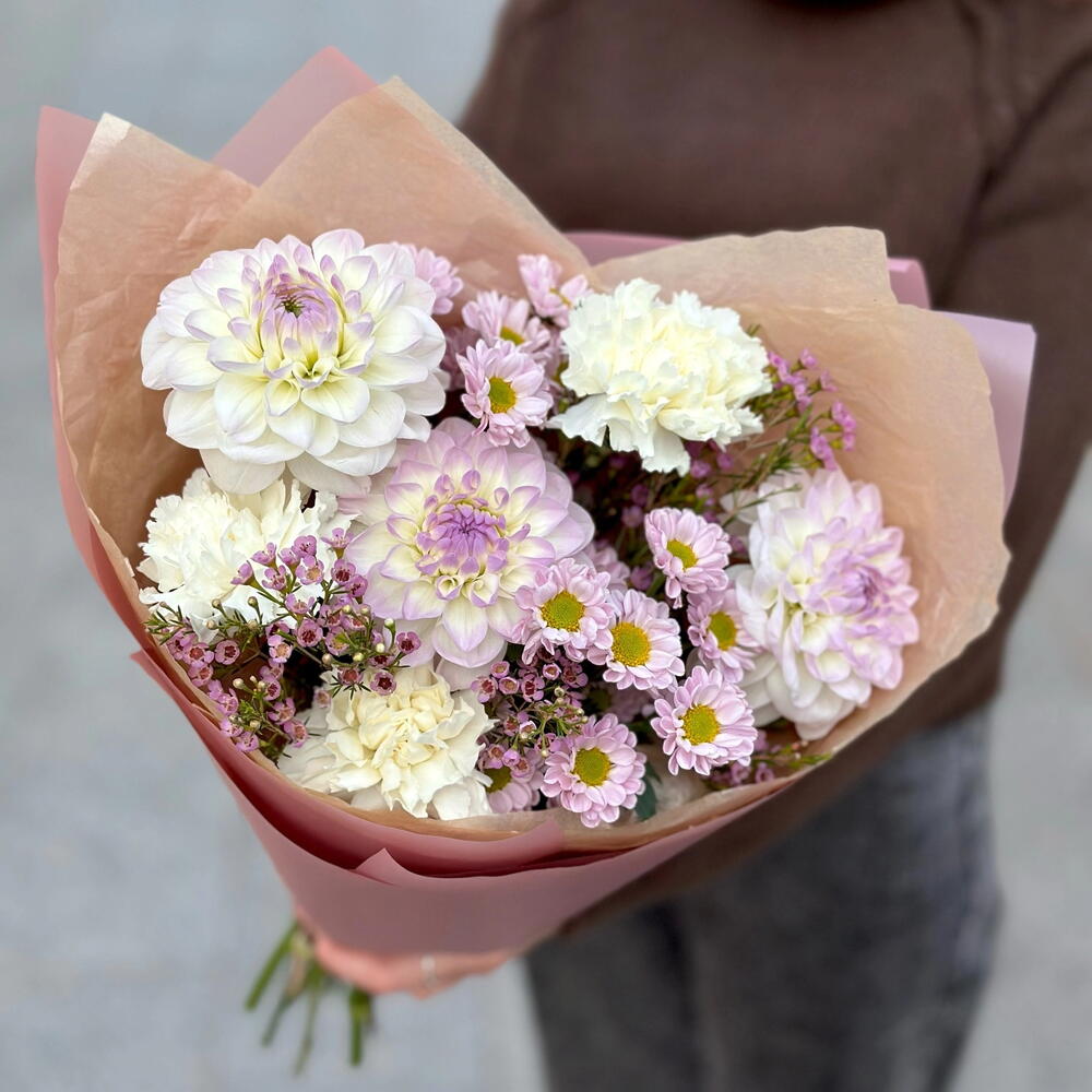 Сезонный букет георгины, хамелациум, сантини, диантусы💜