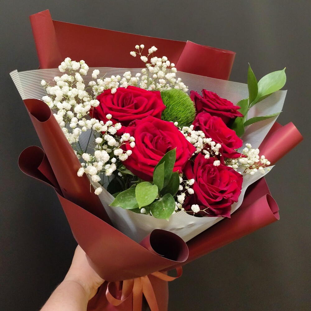 Букет из розы, гипсофилы, диантуса