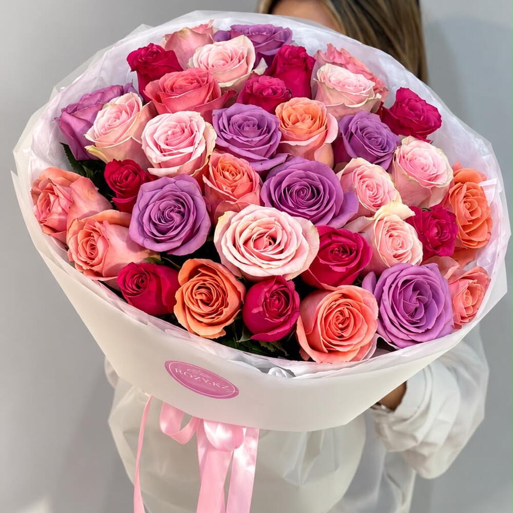 Bouquet of 35 mixed roses