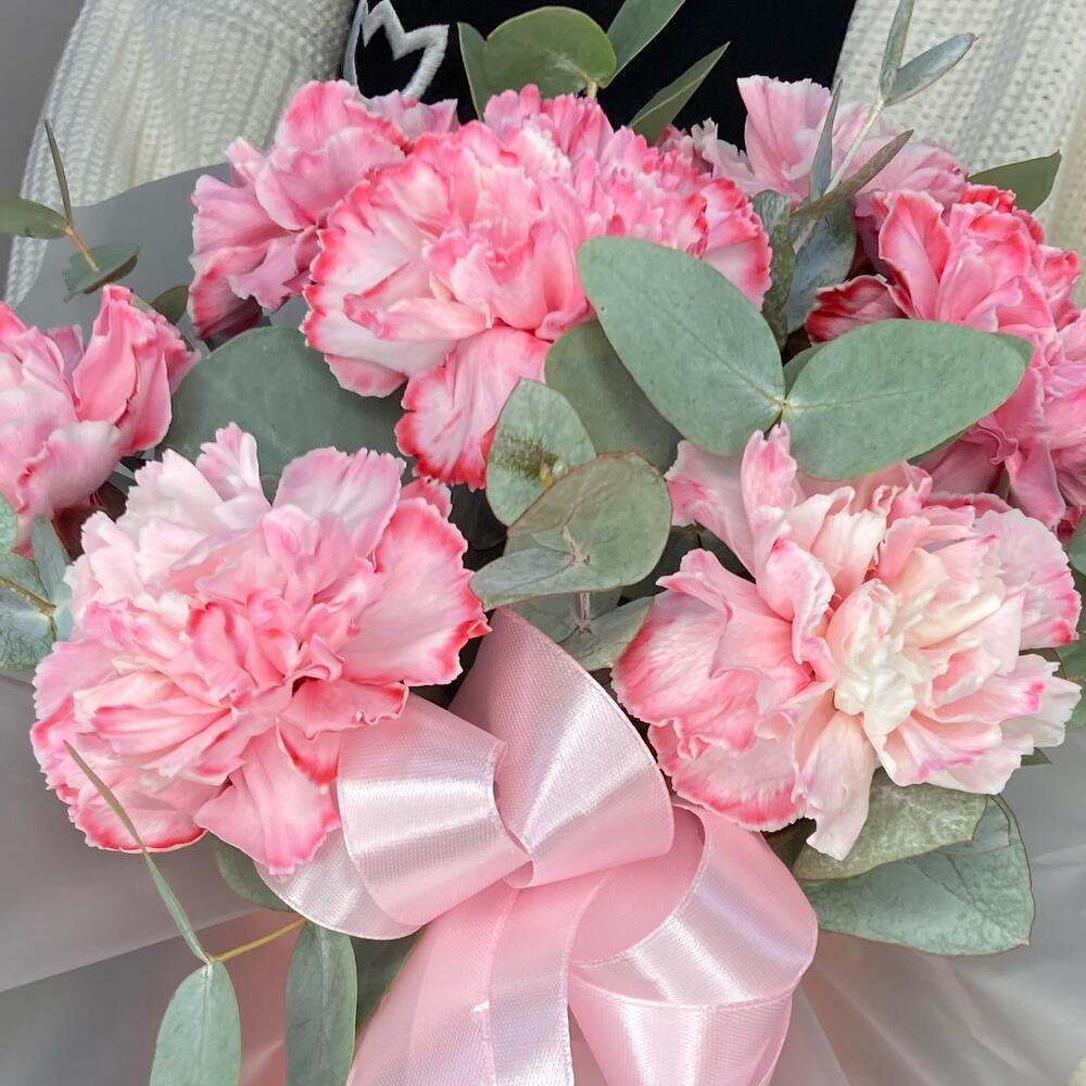 Букет из диантусов в шляпной коробки 🌸