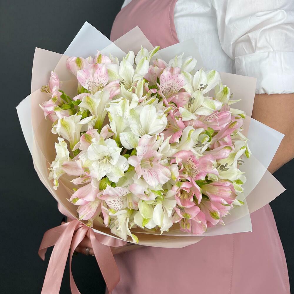 Букет цветов. Розовая Альстромерия и белая Альстромерия 11 шт